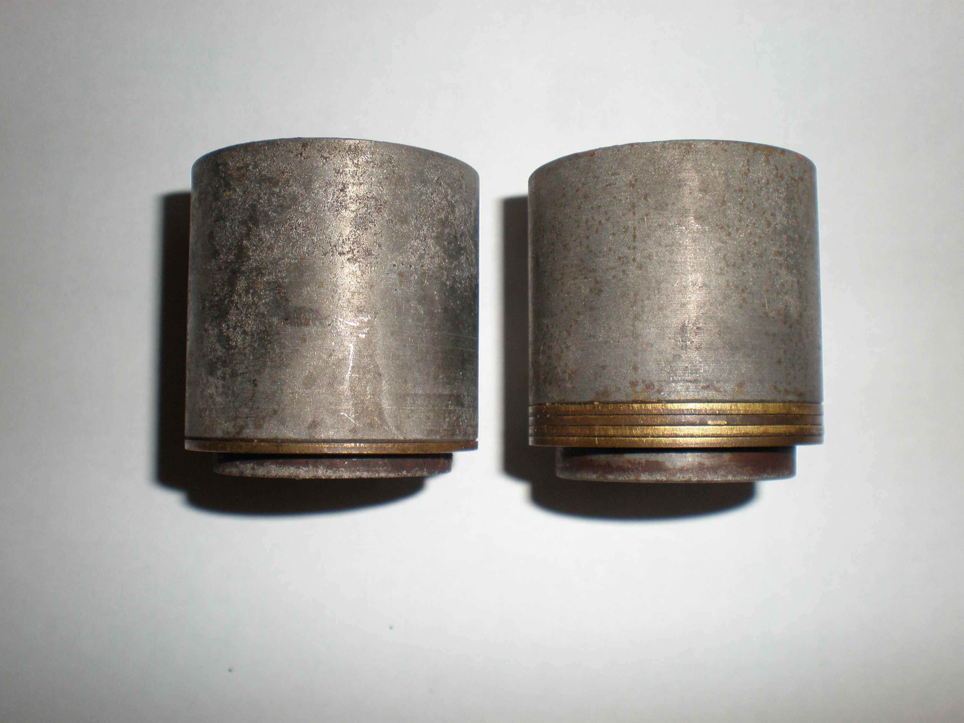 Pre-combustion chambers holders